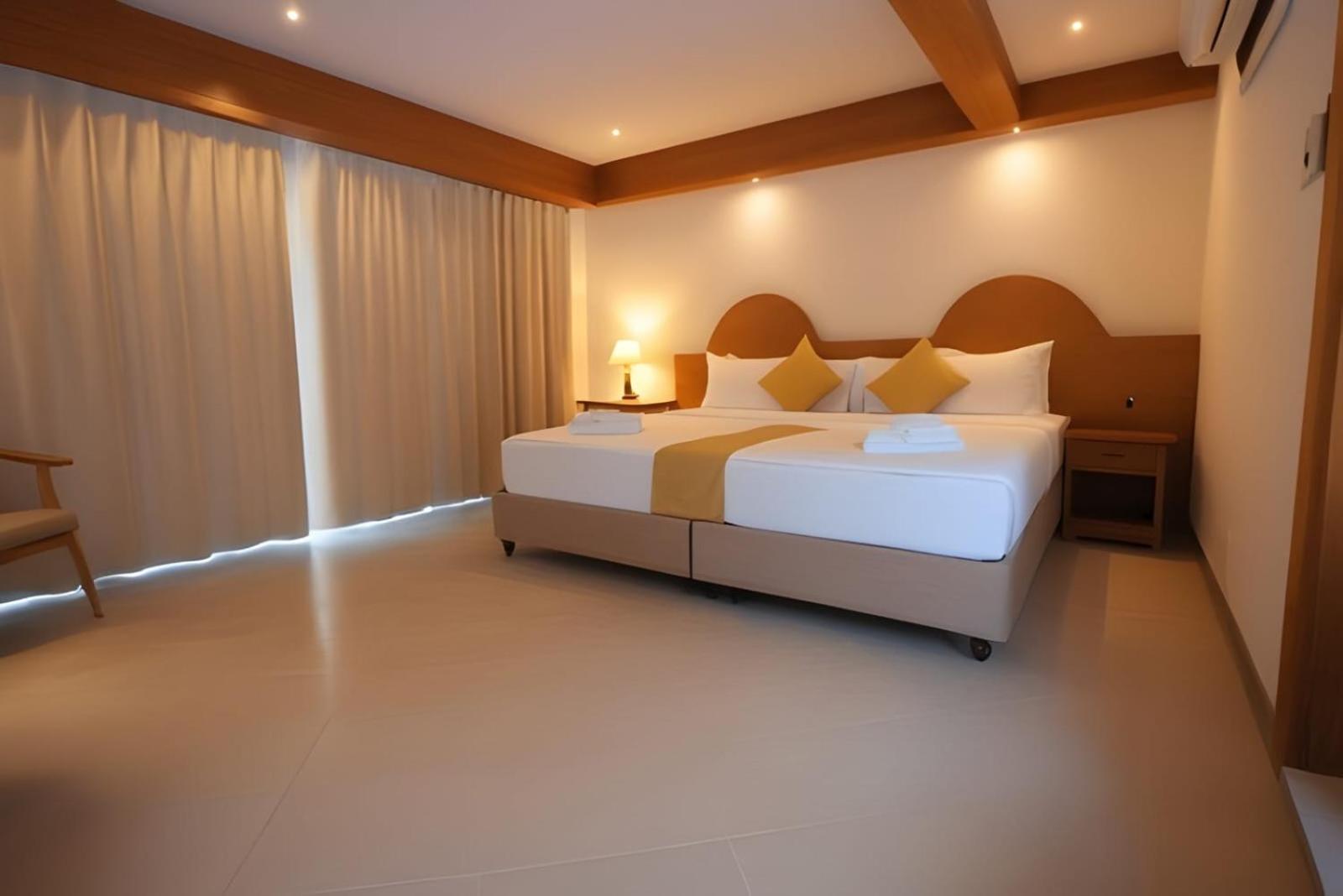 Hack Patong Beach Hotel Bagian luar foto