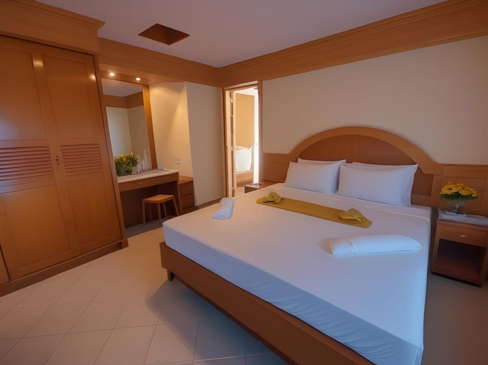 Hack Patong Beach Hotel Bagian luar foto